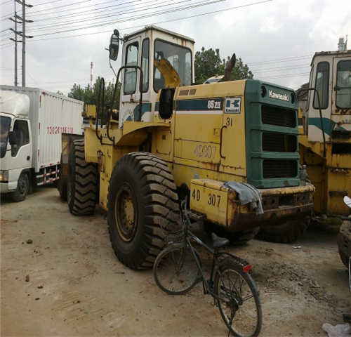 BEST-SELLING SECOND-HAND Used KAWASAKI KLD85Z Wheel Loader From Japan - Riteņu iekrāvējs: foto 3 BEST-SELLING SECOND-HAND Used KAWASAKI KLD85Z Wheel Loader From Japan - Riteņu iekrāvējs: foto 3