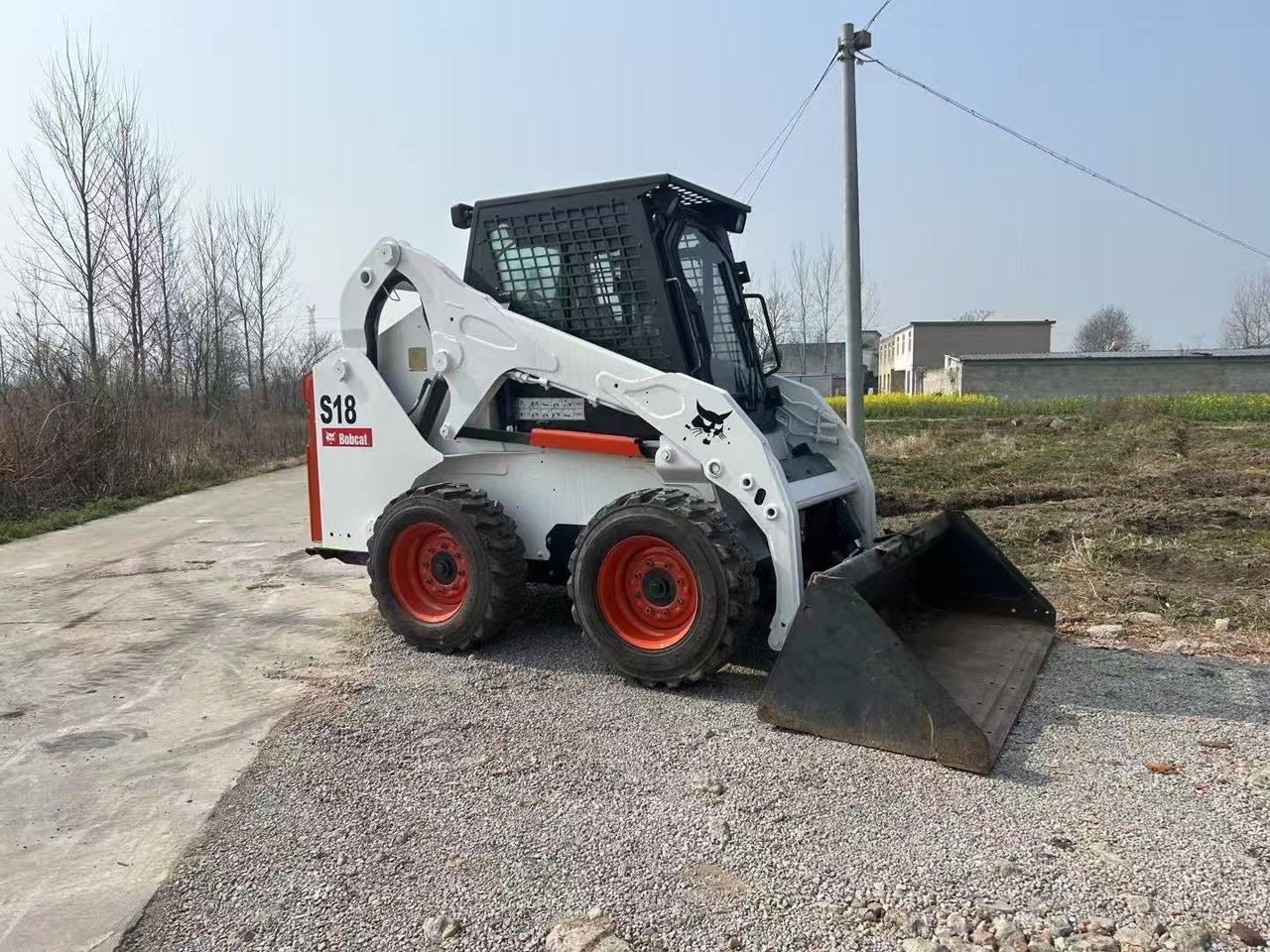 BOBCAT S18 - Kompaktiekrāvējs: foto 2 BOBCAT S18 - Kompaktiekrāvējs: foto 2