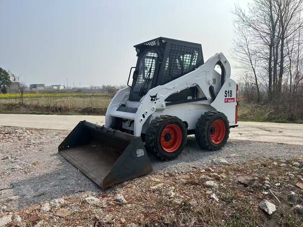 BOBCAT S18 - Kompaktiekrāvējs: foto 1 BOBCAT S18 - Kompaktiekrāvējs: foto 1