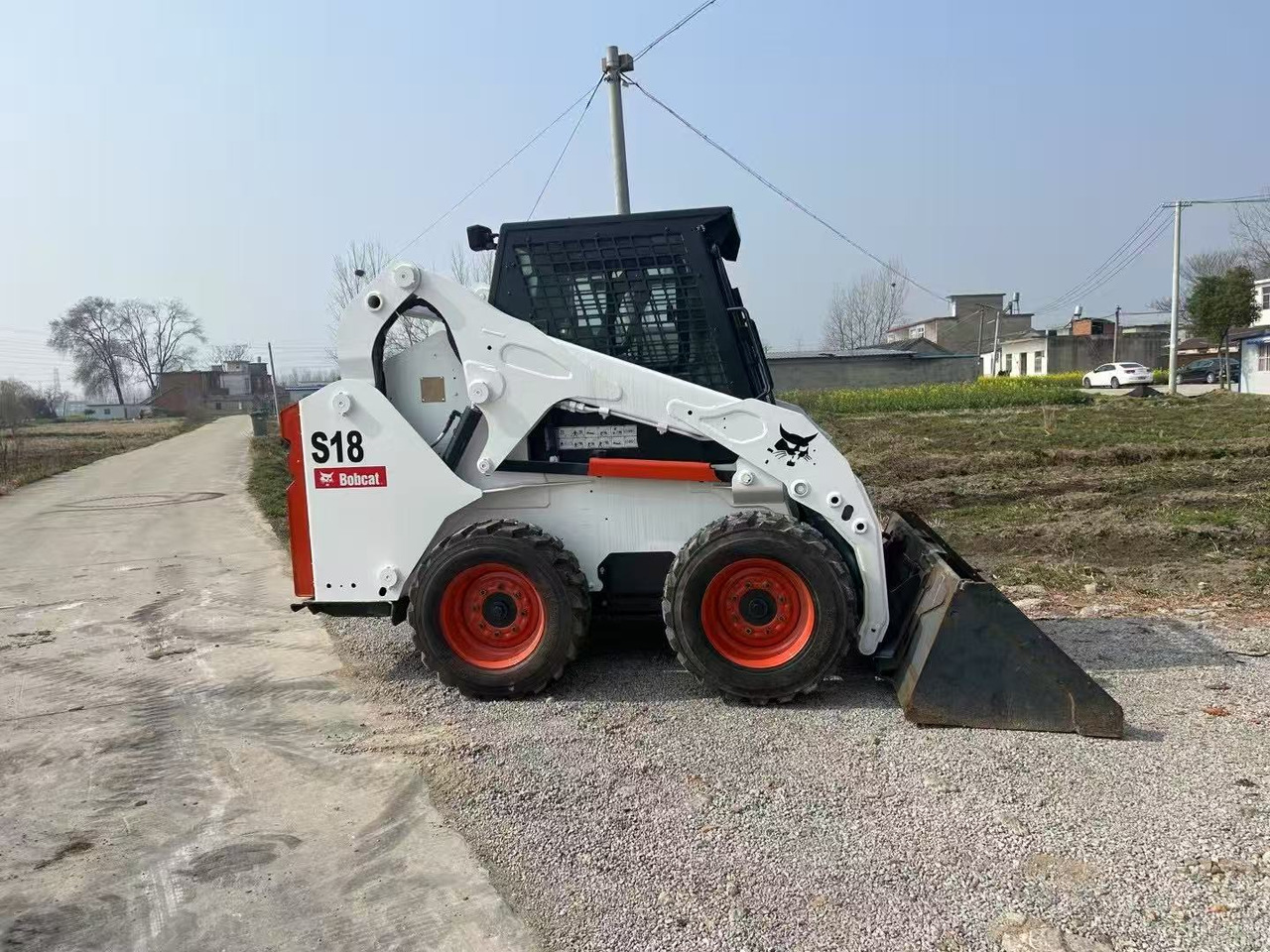 BOBCAT S18 - Kompaktiekrāvējs: foto 3 BOBCAT S18 - Kompaktiekrāvējs: foto 3