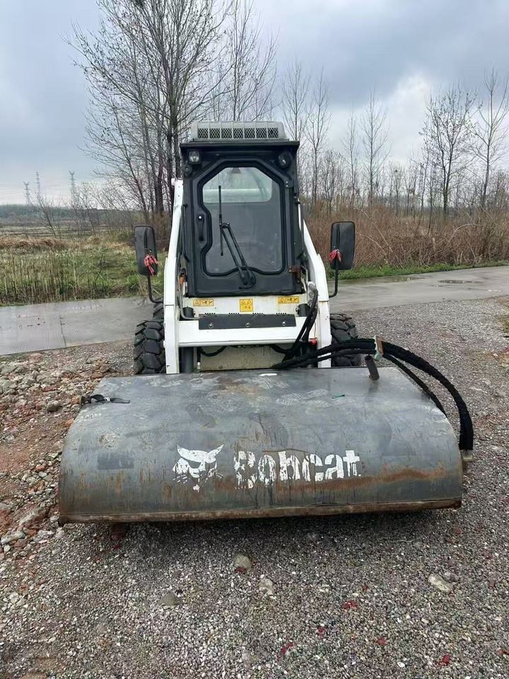 BOBCAT S18 - Kompaktiekrāvējs: foto 4 BOBCAT S18 - Kompaktiekrāvējs: foto 4