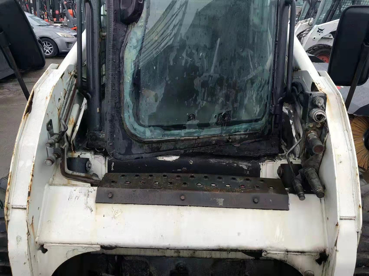 BOBCAT S185 - Kompaktiekrāvējs: foto 3 BOBCAT S185 - Kompaktiekrāvējs: foto 3