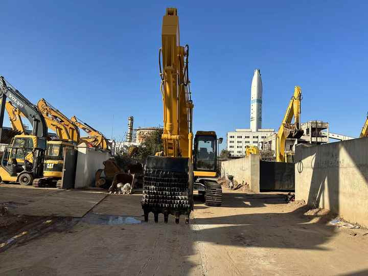 Budget-Friendly Cat 325BL Excavator| Original Parts, No Major Repairs, Global Shipping Available! - Kāpurķēžu ekskavators: foto 4 Budget-Friendly Cat 325BL Excavator| Original Parts, No Major Repairs, Global Shipping Available! - Kāpurķēžu ekskavators: foto 4