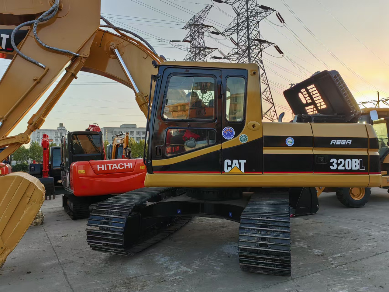 CATERPILLAR 320b - Kāpurķēžu ekskavators: foto 2 CATERPILLAR 320b - Kāpurķēžu ekskavators: foto 2
