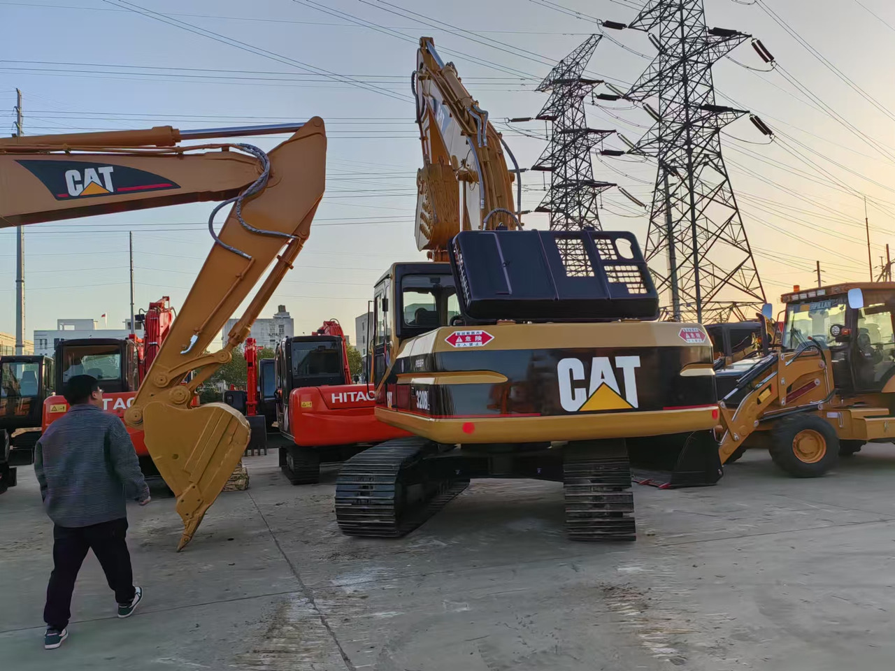 CATERPILLAR 320b - Kāpurķēžu ekskavators: foto 4 CATERPILLAR 320b - Kāpurķēžu ekskavators: foto 4