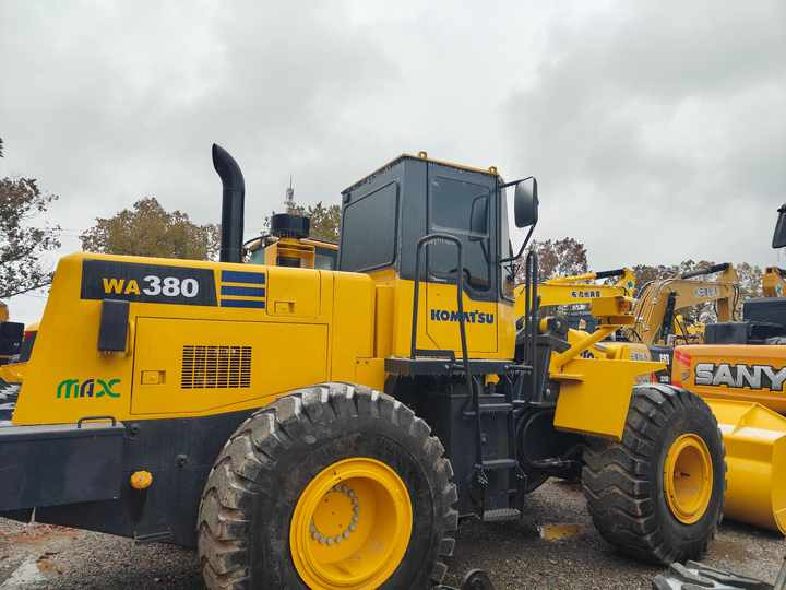 Certified Pre-Owned Komatsu WA380-3 | Heavy-Duty Loader for Mining/ Construction - Price Negotiable! - Riteņu iekrāvējs: foto 4 Certified Pre-Owned Komatsu WA380-3 | Heavy-Duty Loader for Mining/ Construction - Price Negotiable! - Riteņu iekrāvējs: foto 4
