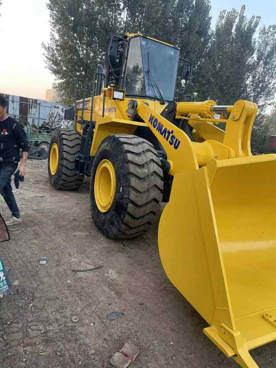 Certified Pre-Owned Komatsu WA380-3 | Heavy-Duty Loader for Mining/ Construction - Price Negotiable! - Riteņu iekrāvējs: foto 3 Certified Pre-Owned Komatsu WA380-3 | Heavy-Duty Loader for Mining/ Construction - Price Negotiable! - Riteņu iekrāvējs: foto 3