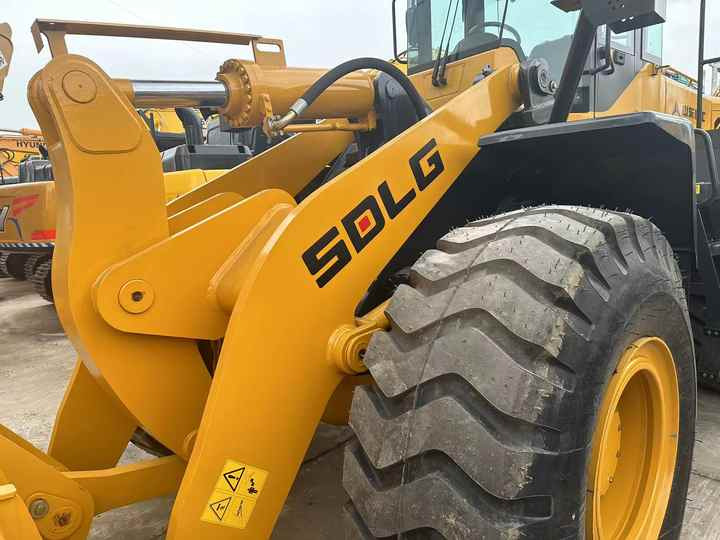 China Famous Brand SDLG Used SDLG 958L Wheel Loader Running Working Condition Low Price for Sale - Riteņu iekrāvējs: foto 2 China Famous Brand SDLG Used SDLG 958L Wheel Loader Running Working Condition Low Price for Sale - Riteņu iekrāvējs: foto 2