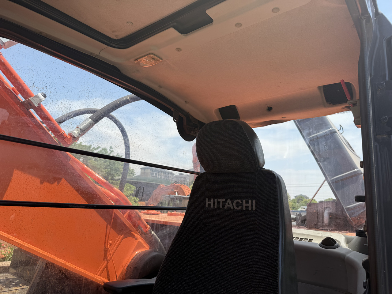 HITACHI Used 350-5g Excavator - Riteņu ekskavators: foto 5 HITACHI Used 350-5g Excavator - Riteņu ekskavators: foto 5
