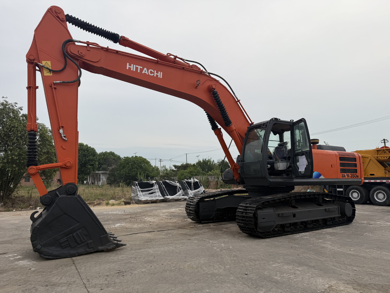 HITACHI used hitachi 350-5g excavator - Kāpurķēžu ekskavators: foto 1 HITACHI used hitachi 350-5g excavator - Kāpurķēžu ekskavators: foto 1