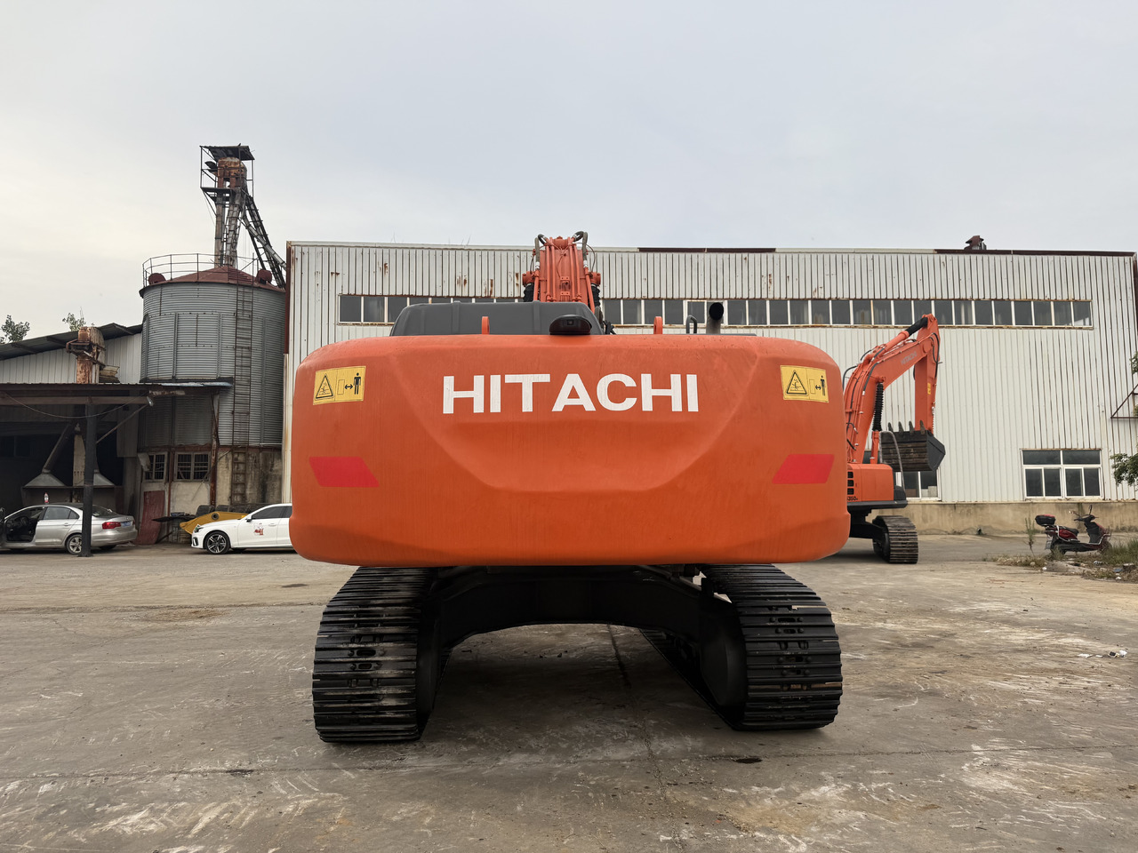 HITACHI used hitachi 350-5g excavator - Kāpurķēžu ekskavators: foto 4 HITACHI used hitachi 350-5g excavator - Kāpurķēžu ekskavators: foto 4
