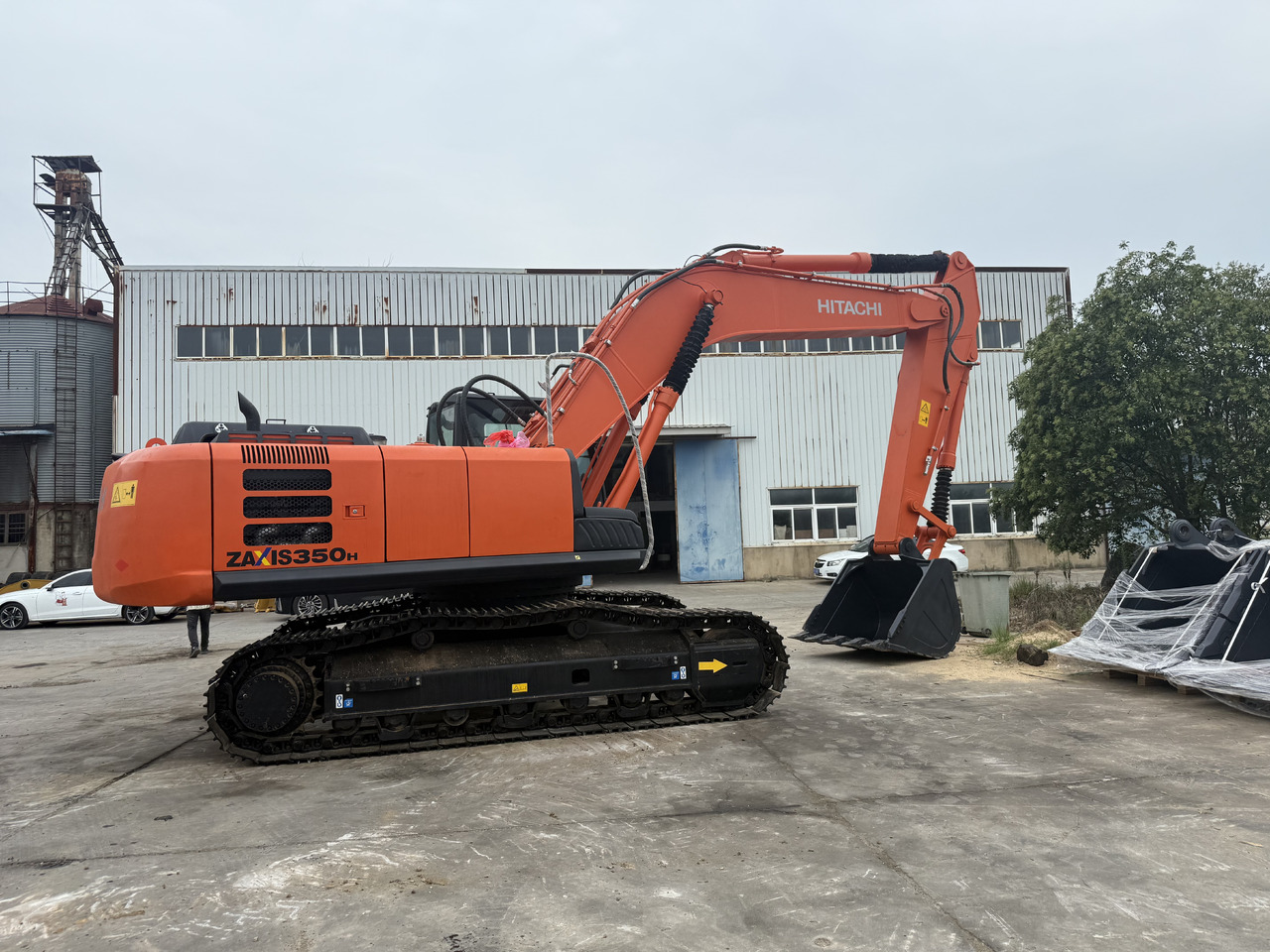 Hitachi Used Hitachi 350-5g Excavator - Kāpurķēžu ekskavators: foto 5 Hitachi Used Hitachi 350-5g Excavator - Kāpurķēžu ekskavators: foto 5
