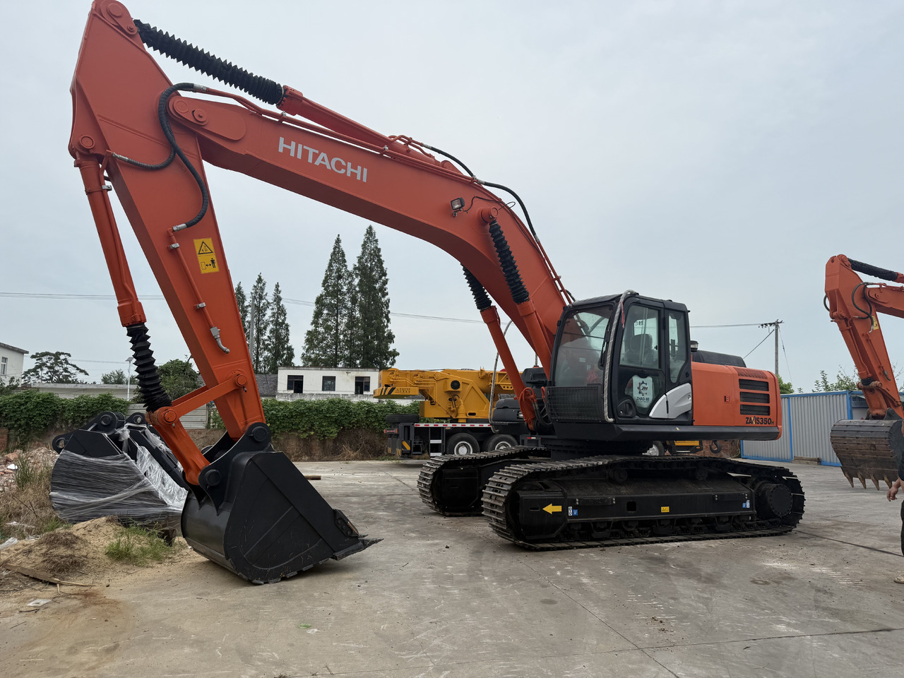 Hitachi Used Hitachi 350-5g Excavator - Kāpurķēžu ekskavators: foto 1 Hitachi Used Hitachi 350-5g Excavator - Kāpurķēžu ekskavators: foto 1
