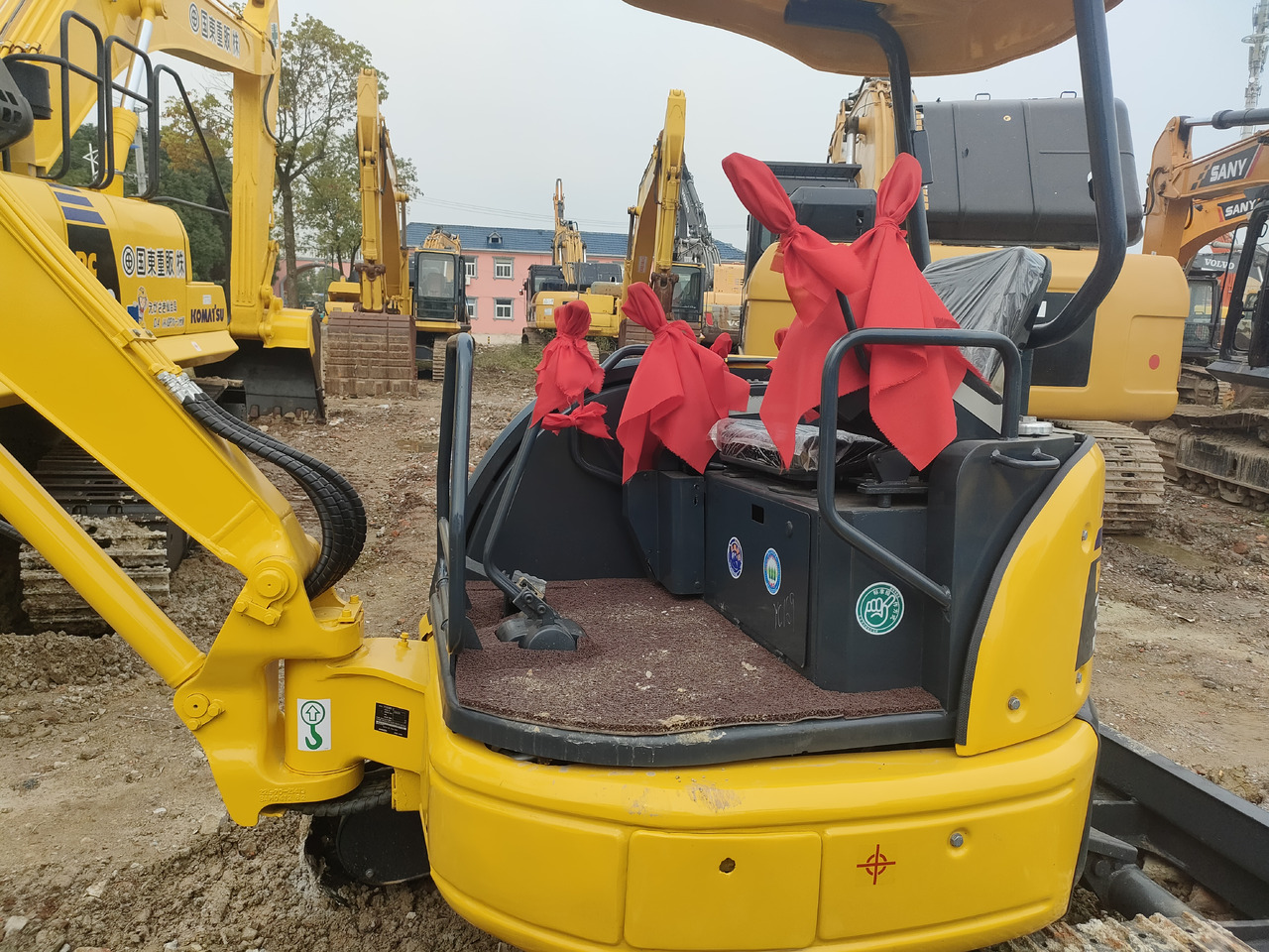 KOMATSU PC35 - Mini-ekskavators: foto 1 KOMATSU PC35 - Mini-ekskavators: foto 1