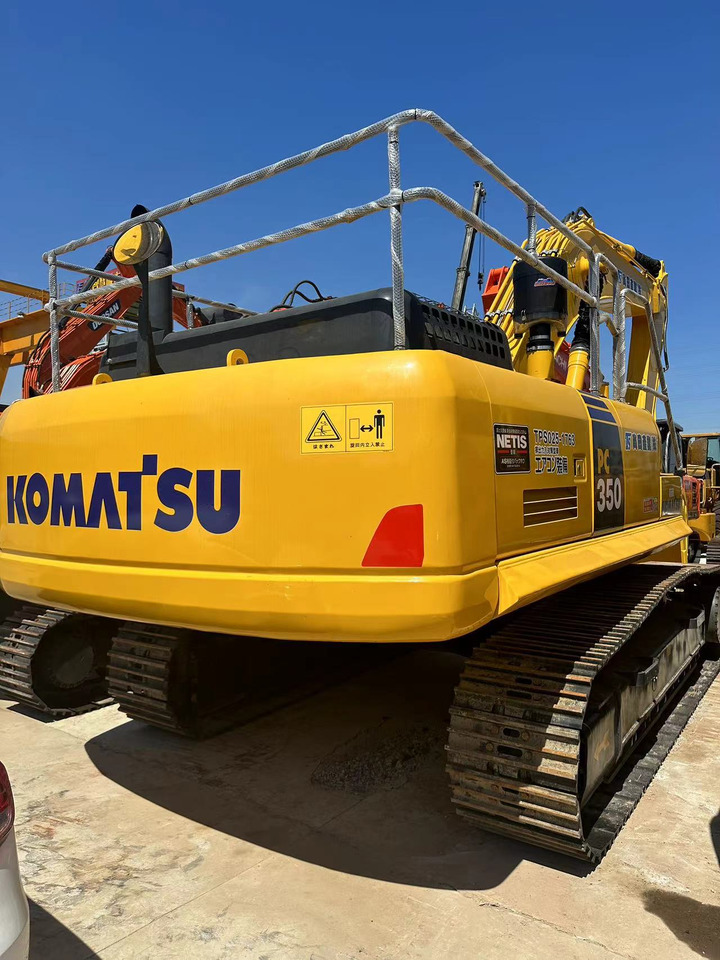 Komatsu  - Kāpurķēžu ekskavators: foto 1 Komatsu  - Kāpurķēžu ekskavators: foto 1