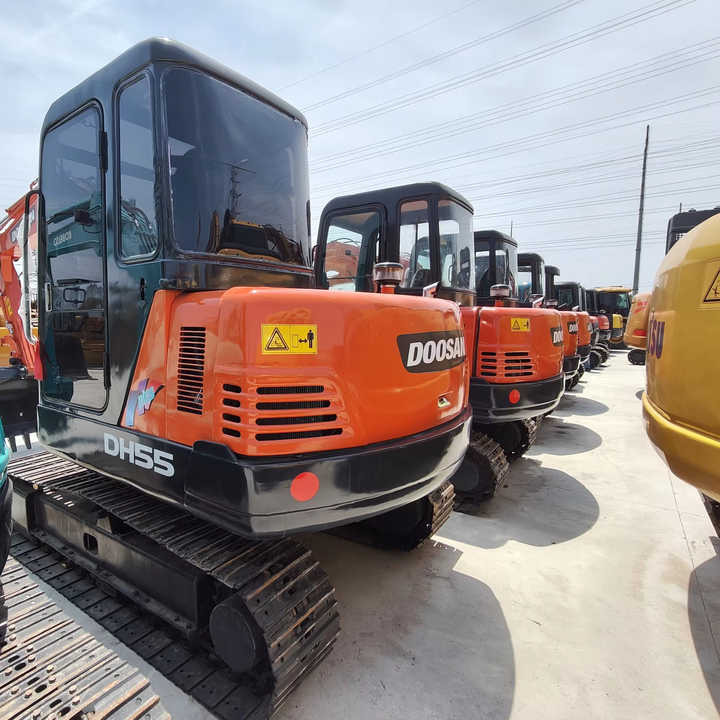 Korea Made Doosan Dh55 Excavator , 60ton 70ton 80ton 90ton Digger , Original Doosan Excavator Machinery - Kāpurķēžu ekskavators: foto 1 Korea Made Doosan Dh55 Excavator , 60ton 70ton 80ton 90ton Digger , Original Doosan Excavator Machinery - Kāpurķēžu ekskavators: foto 1