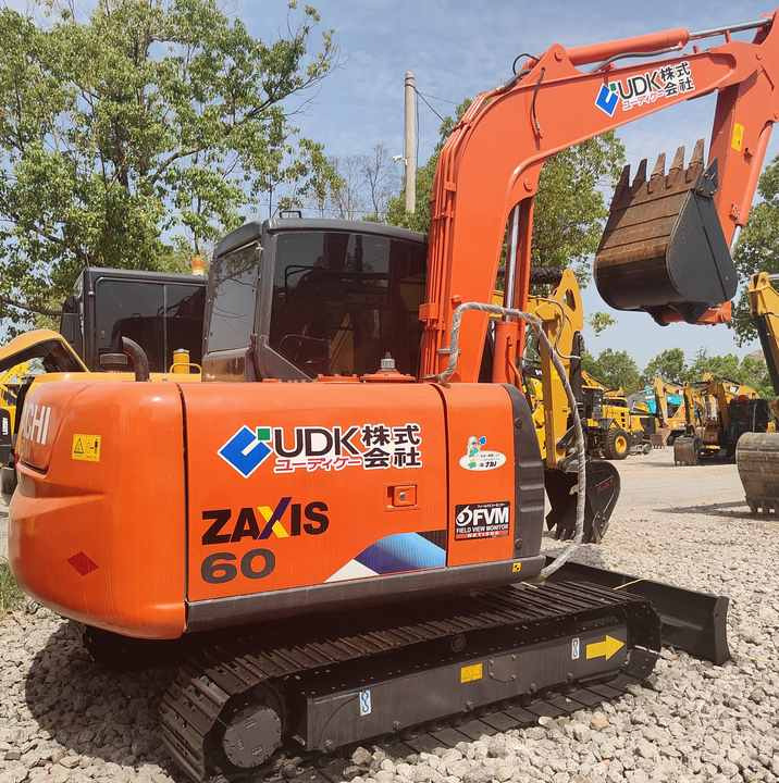 Original Japan Hitachi ZX60 Excavator Hitachi Excavator in Low Price for Hot Sale - Kāpurķēžu ekskavators: foto 1 Original Japan Hitachi ZX60 Excavator Hitachi Excavator in Low Price for Hot Sale - Kāpurķēžu ekskavators: foto 1