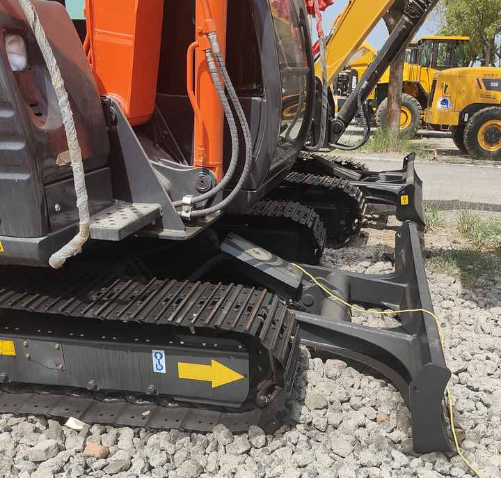 Original Japan Hitachi ZX60 Excavator Hitachi Excavator in Low Price for Hot Sale - Kāpurķēžu ekskavators: foto 5 Original Japan Hitachi ZX60 Excavator Hitachi Excavator in Low Price for Hot Sale - Kāpurķēžu ekskavators: foto 5