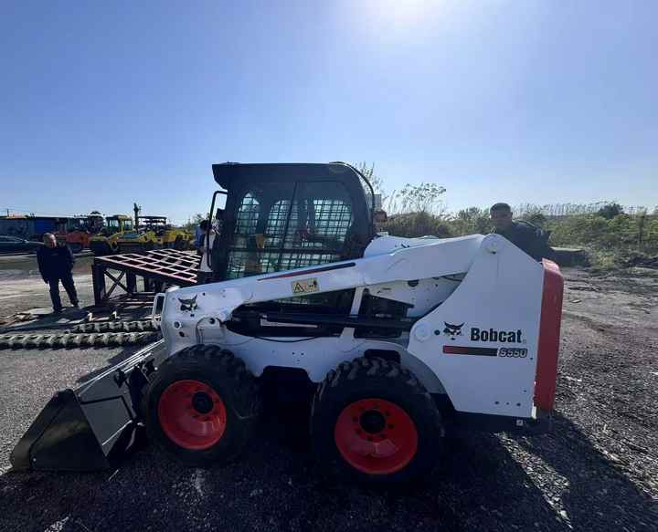 Skid Steer Loader Bobcat S550 Original Wheel Loader in Good Condition on Sale Bobcat 550 - Kompaktiekrāvējs: foto 1 Skid Steer Loader Bobcat S550 Original Wheel Loader in Good Condition on Sale Bobcat 550 - Kompaktiekrāvējs: foto 1