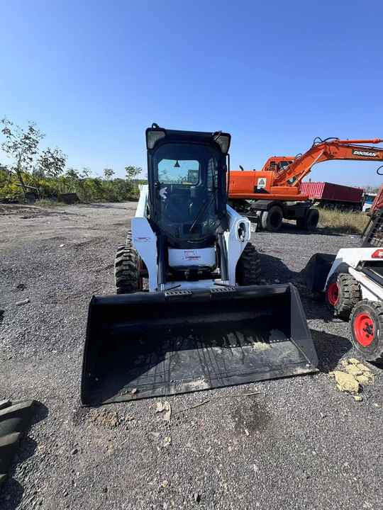 Skid Steer Loader Bobcat S550 Original Wheel Loader in Good Condition on Sale Bobcat 550 - Kompaktiekrāvējs: foto 2 Skid Steer Loader Bobcat S550 Original Wheel Loader in Good Condition on Sale Bobcat 550 - Kompaktiekrāvējs: foto 2