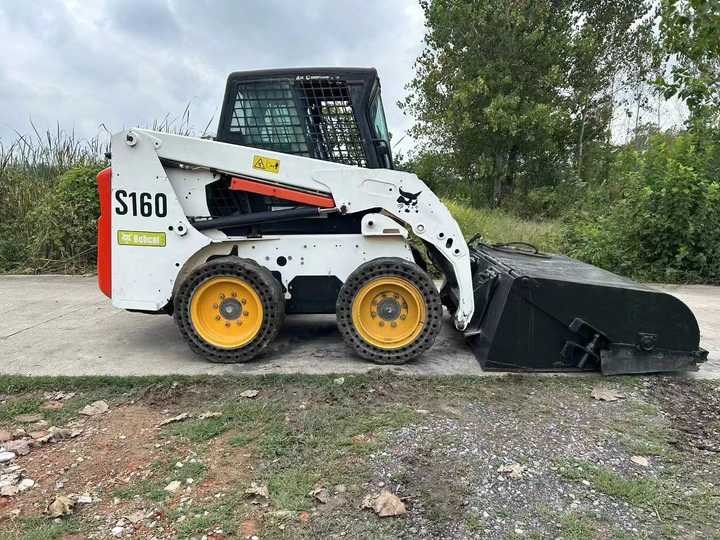 USED BOBCAT S160 Skid-steer Loader with Very Good Performance Is for Sale at a Low Price. - Kompaktiekrāvējs: foto 3 USED BOBCAT S160 Skid-steer Loader with Very Good Performance Is for Sale at a Low Price. - Kompaktiekrāvējs: foto 3