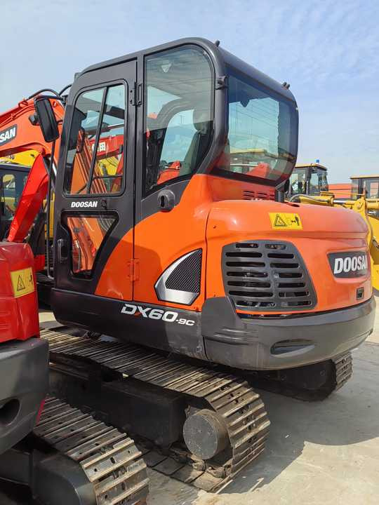 Used Digger DOOSAN DX60 Construction Machinery Construction Digger Used DOOSAN DX60 Cheap Excavator - Kāpurķēžu ekskavators: foto 2 Used Digger DOOSAN DX60 Construction Machinery Construction Digger Used DOOSAN DX60 Cheap Excavator - Kāpurķēžu ekskavators: foto 2