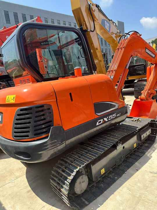 Used Excavator Doosan DX55 Excavators Mini Equipment Earth Moving Machinery Doosan Digger Excavator for Sale - Kāpurķēžu ekskavators: foto 3 Used Excavator Doosan DX55 Excavators Mini Equipment Earth Moving Machinery Doosan Digger Excavator for Sale - Kāpurķēžu ekskavators: foto 3