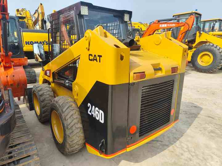 Used Front Loader Tractor CAT 246D Skid Steer Loader / Used Cat 226B 246C 246d Mini Skid Steer Loader in Stock - Kompaktiekrāvējs: foto 5 Used Front Loader Tractor CAT 246D Skid Steer Loader / Used Cat 226B 246C 246d Mini Skid Steer Loader in Stock - Kompaktiekrāvējs: foto 5
