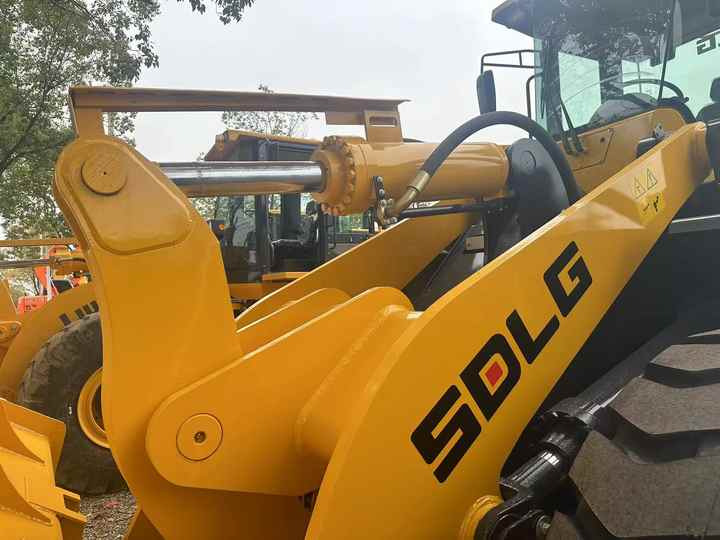 Used Road Construction Equipment SDLG LG956L Wheel Loader Second Hand SDLG 936 LG 953 LG958F 956L for Sale - Riteņu iekrāvējs: foto 4 Used Road Construction Equipment SDLG LG956L Wheel Loader Second Hand SDLG 936 LG 953 LG958F 956L for Sale - Riteņu iekrāvējs: foto 4