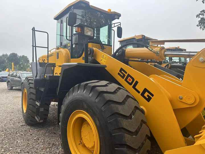 Used Road Construction Equipment SDLG LG956L Wheel Loader Second Hand SDLG 936 LG 953 LG958F 956L for Sale - Riteņu iekrāvējs: foto 2 Used Road Construction Equipment SDLG LG956L Wheel Loader Second Hand SDLG 936 LG 953 LG958F 956L for Sale - Riteņu iekrāvējs: foto 2