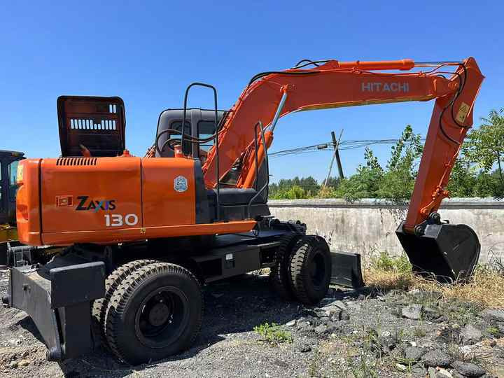 Used Wheel Excavator Hitachi ZX 130W Made in Japan 13ton Hitachi Zx130w Wheel Excavator Price Used Hitachi Zx130 Excavator SALE - Ekskavators: foto 4 Used Wheel Excavator Hitachi ZX 130W Made in Japan 13ton Hitachi Zx130w Wheel Excavator Price Used Hitachi Zx130 Excavator SALE - Ekskavators: foto 4