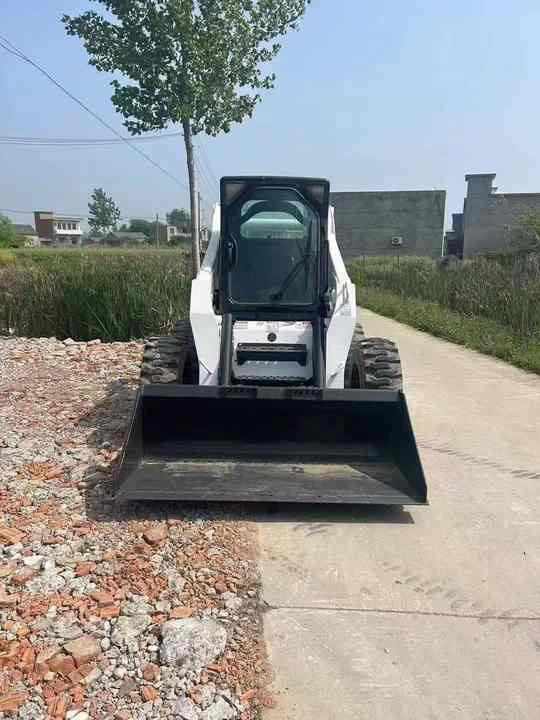 Very Low Price American Brand Used Bobcat S330 Skid Steer Loader with Superior Performance for Sale S160/S180/S300 in Stock - Kompaktiekrāvējs: foto 2 Very Low Price American Brand Used Bobcat S330 Skid Steer Loader with Superior Performance for Sale S160/S180/S300 in Stock - Kompaktiekrāvējs: foto 2