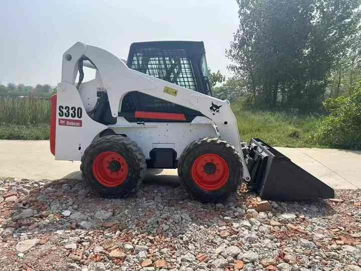 Very Low Price American Brand Used Bobcat S330 Skid Steer Loader with Superior Performance for Sale S160/S180/S300 in Stock - Kompaktiekrāvējs: foto 5 Very Low Price American Brand Used Bobcat S330 Skid Steer Loader with Superior Performance for Sale S160/S180/S300 in Stock - Kompaktiekrāvējs: foto 5