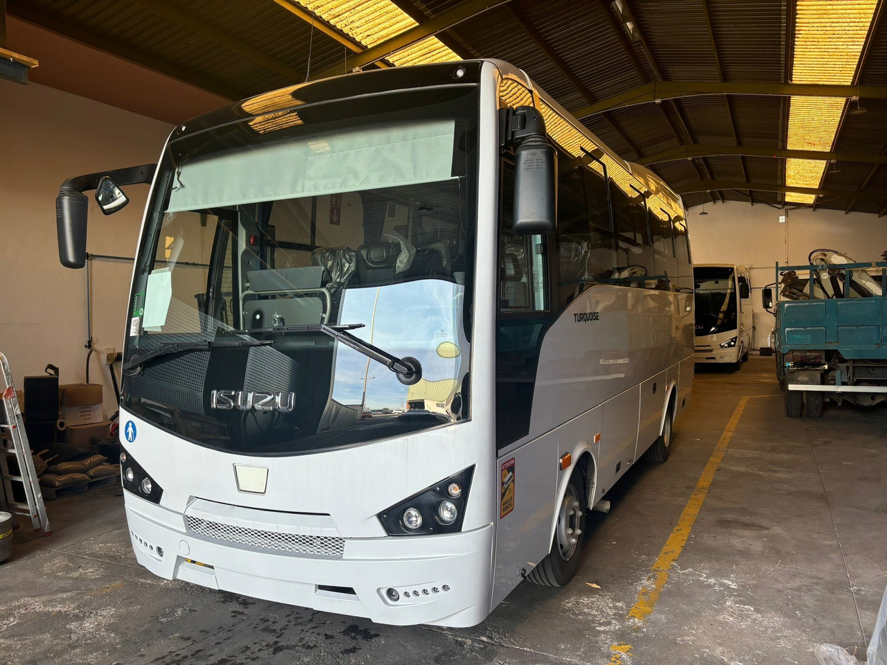 ISUZU TURQUOISE - Starppilsētu autobuss: foto 2 ISUZU TURQUOISE - Starppilsētu autobuss: foto 2