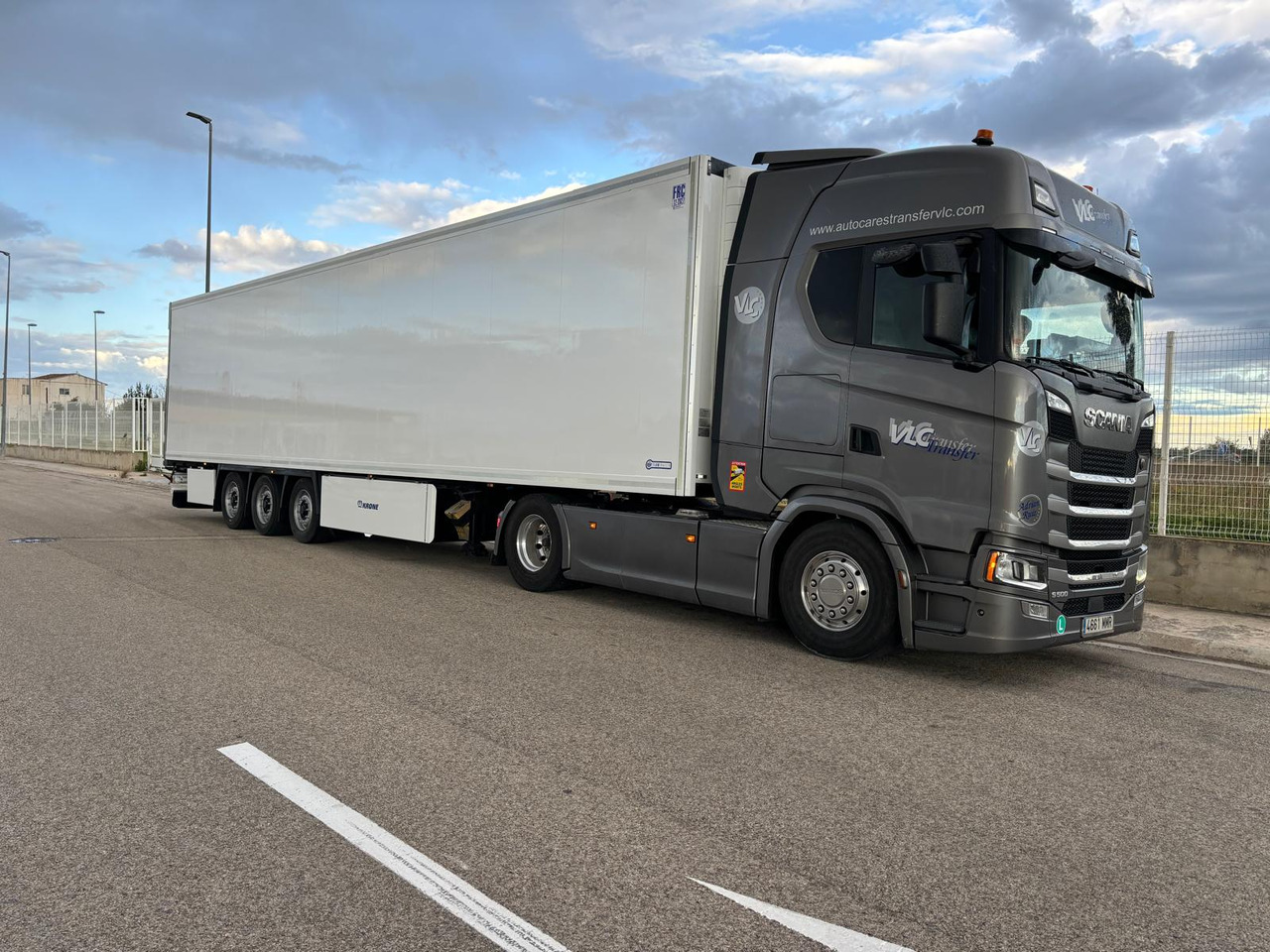 SCANIA S500 - Kravas automašīna refrižerators: foto 1 SCANIA S500 - Kravas automašīna refrižerators: foto 1