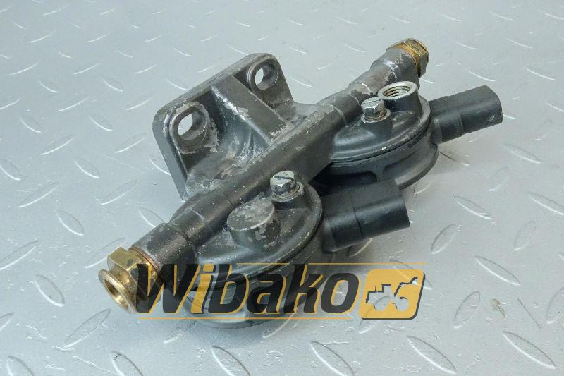 Fuel filter bracket Iveco 98497762 - Degvielas filtrs - Celtniecības tehnika: foto 1 Fuel filter bracket Iveco 98497762 - Degvielas filtrs - Celtniecības tehnika: foto 1