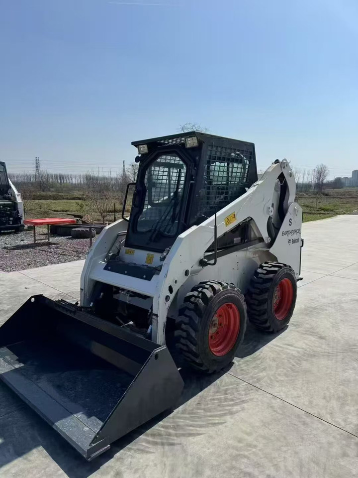 BOBCAT S180 - Kompaktiekrāvējs: foto 3 BOBCAT S180 - Kompaktiekrāvējs: foto 3