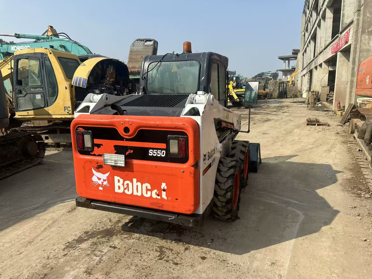 BOBCAT S550 - Riteņu iekrāvējs: foto 4 BOBCAT S550 - Riteņu iekrāvējs: foto 4