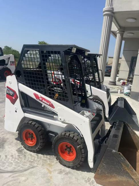 BOBCAT S70 - Kompaktiekrāvējs: foto 5 BOBCAT S70 - Kompaktiekrāvējs: foto 5
