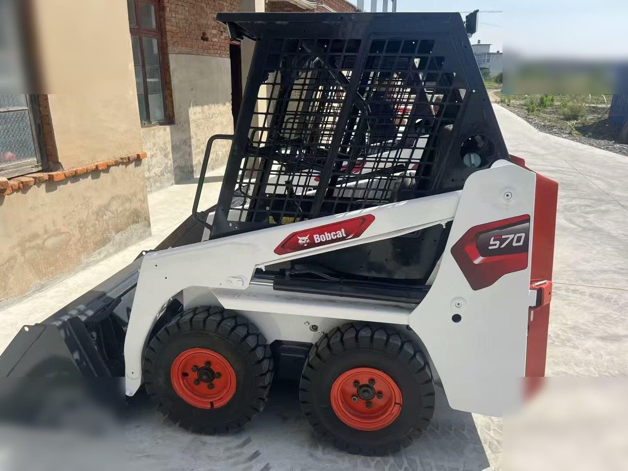 BOBCAT S70 - Kompaktiekrāvējs: foto 1 BOBCAT S70 - Kompaktiekrāvējs: foto 1