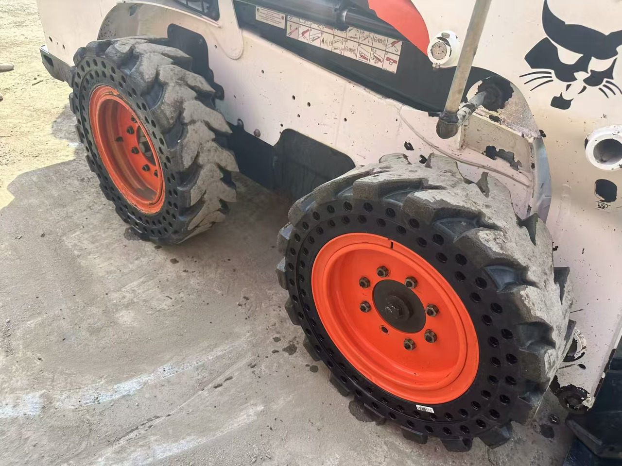 BOBCAT s550 - Riteņu iekrāvējs: foto 3 BOBCAT s550 - Riteņu iekrāvējs: foto 3
