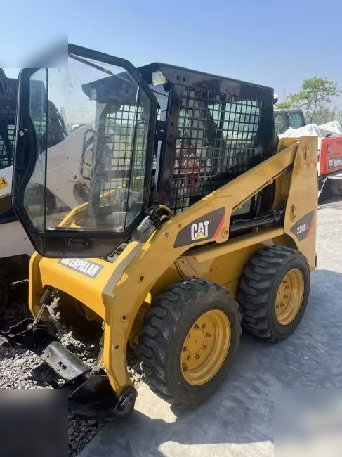 CATERPILLAR 226B3 - Kompaktiekrāvējs: foto 1 CATERPILLAR 226B3 - Kompaktiekrāvējs: foto 1