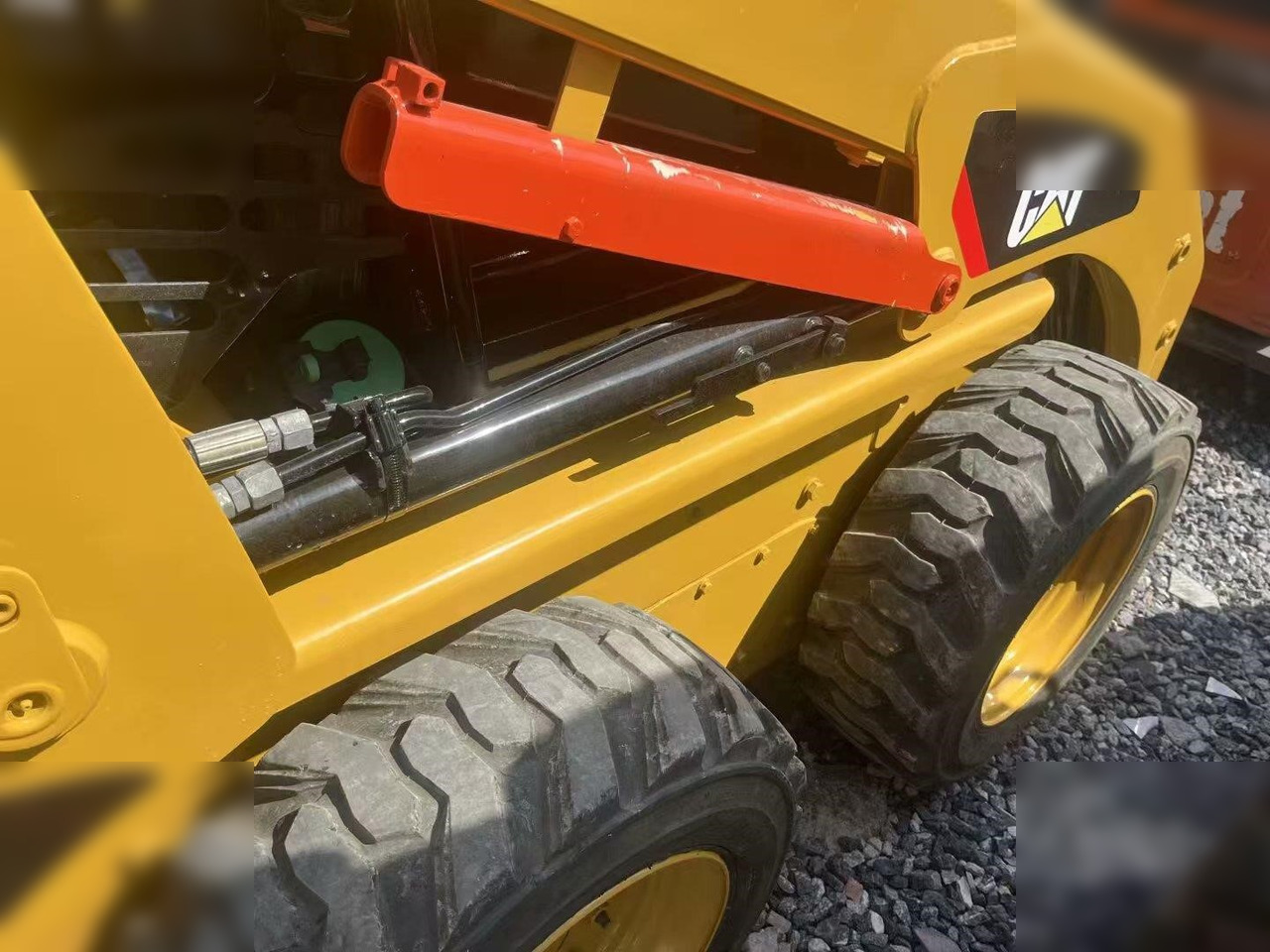 CATERPILLAR 226B3 - Kompaktiekrāvējs: foto 3 CATERPILLAR 226B3 - Kompaktiekrāvējs: foto 3