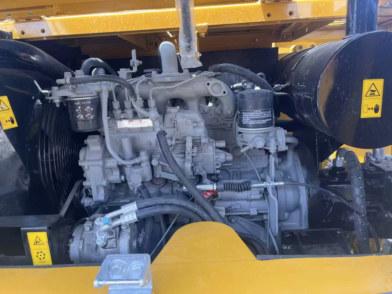 CATERPILLAR 323D2L - Kāpurķēžu ekskavators: foto 4 CATERPILLAR 323D2L - Kāpurķēžu ekskavators: foto 4