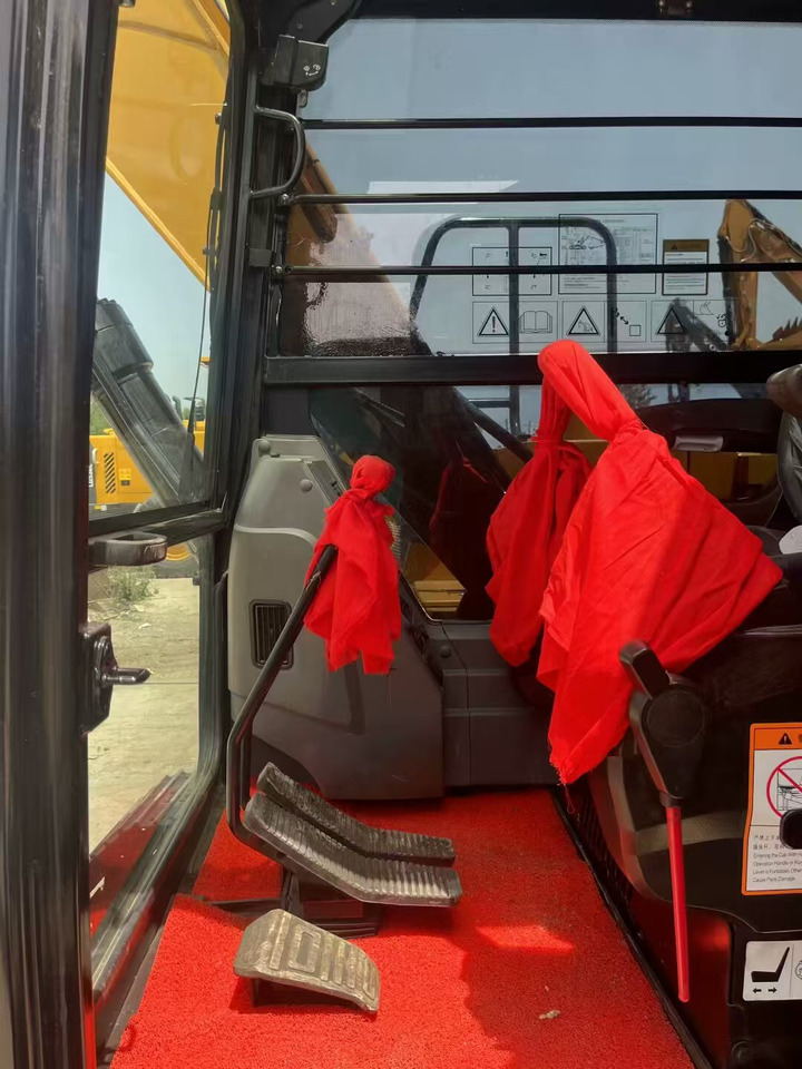 CATERPILLAR 323D2L - Kāpurķēžu ekskavators: foto 3 CATERPILLAR 323D2L - Kāpurķēžu ekskavators: foto 3