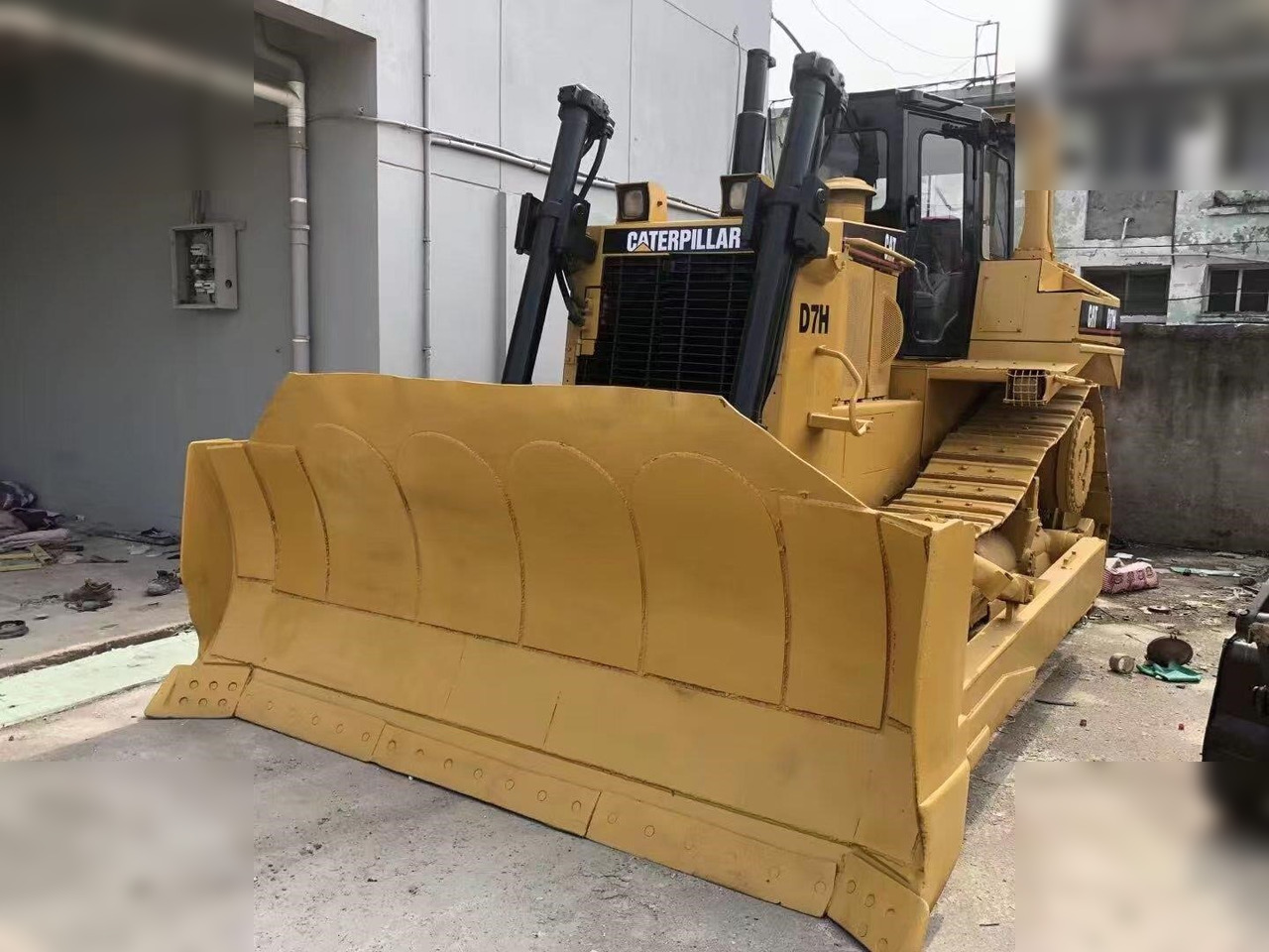 CATERPILLAR D7H - Buldozers: foto 1 CATERPILLAR D7H - Buldozers: foto 1