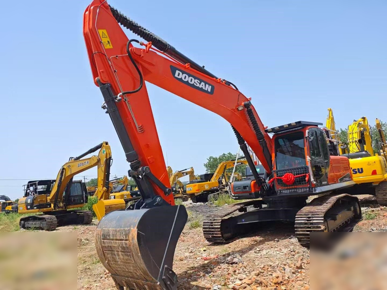 DOOSAN DX300 LC - Kāpurķēžu ekskavators: foto 1 DOOSAN DX300 LC - Kāpurķēžu ekskavators: foto 1