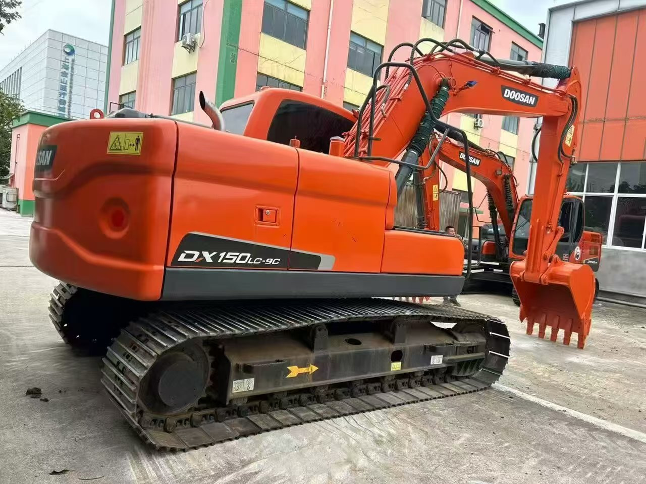 Doosan DX150 - Kāpurķēžu ekskavators: foto 2 Doosan DX150 - Kāpurķēžu ekskavators: foto 2