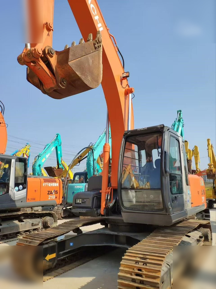HITACHI ZX210 - Kāpurķēžu ekskavators: foto 2 HITACHI ZX210 - Kāpurķēžu ekskavators: foto 2