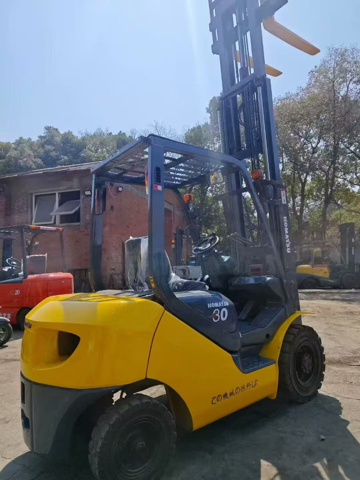 KOMATSU 3-ton - Torņa pacēlājs: foto 5 KOMATSU 3-ton - Torņa pacēlājs: foto 5